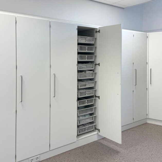 Kastenwand medisch opbergen steriel inrichting ziekenhuis